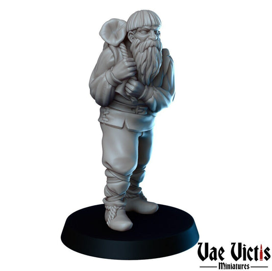 Farmer by Vae Victis Miniatures 32mm Scale Fantasy Miniature  VVM 0015