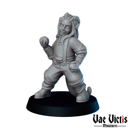 Tiefling Boy/Girl by Vae Victis Miniatures 32mm Scale Fantasy Miniature  VVM 0015